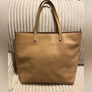 Madewell Leather Tote in the color 
Linen/Tan